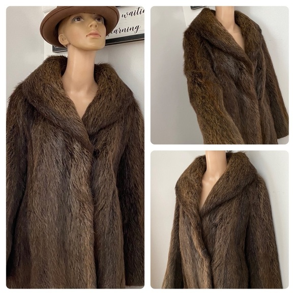 Fur COAT VINTAGE  BEAVER FUR COAT WITH TOGGLE CLOSURES - Picture 3 of 11